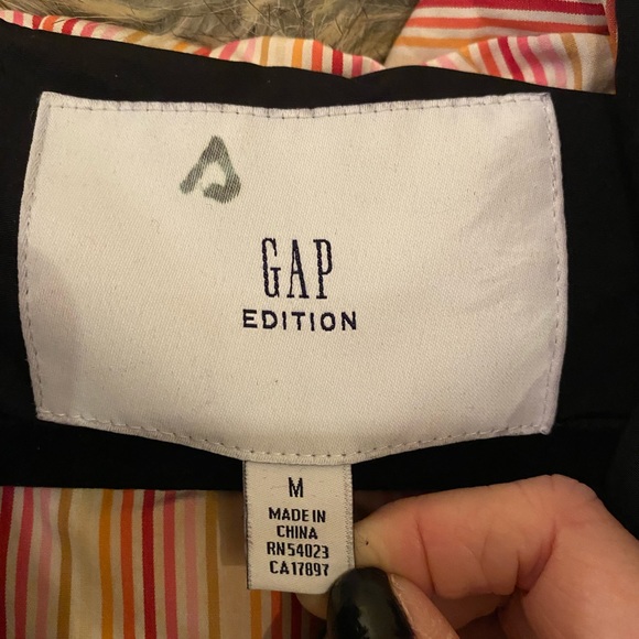 Gap • Women’s Down-Filled Parka - Picture 9 of 14